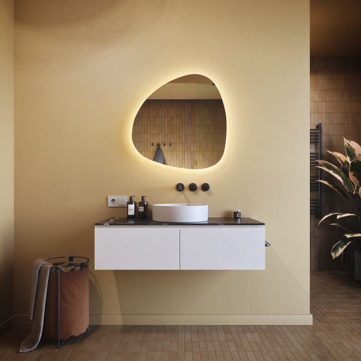 74x74 cm Dekorativer, unregelmäßiger, beleuchteter LED-Spiegel 74x74cm mit kalter Farbe LED 7000K