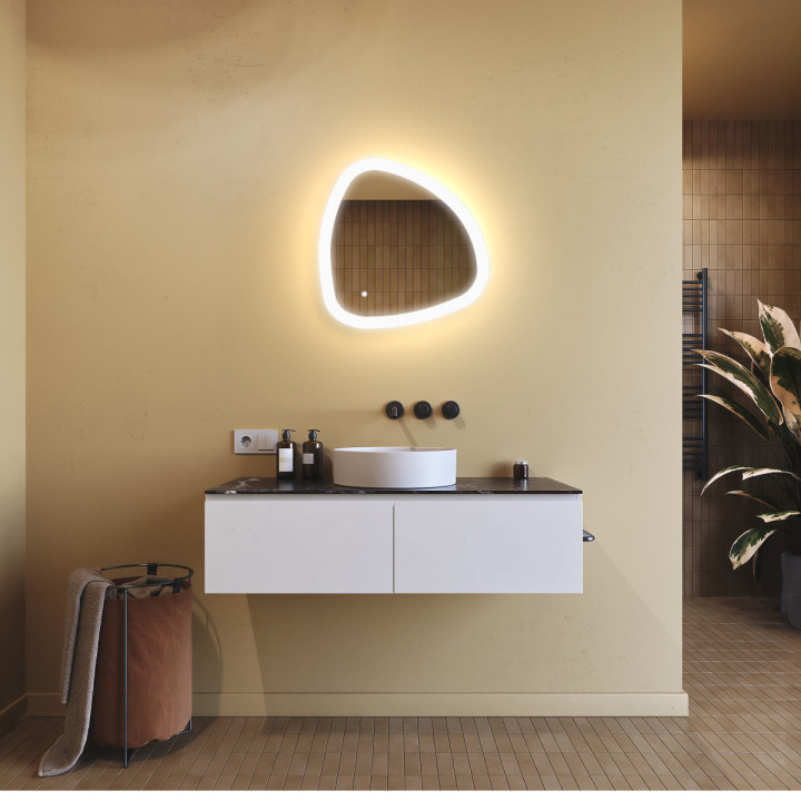 54x54 cm Beleuchteter unregelmäßiger Spiegel, 54x54cm, Zweifarbig, Touch-Schalter, Heizmatte