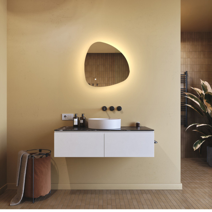 54x54 cm Unregelmäßiger Spiegel mit Beleuchtung, 54x54cm, Zweifarbig, Berührungsempfindlicher Schalter