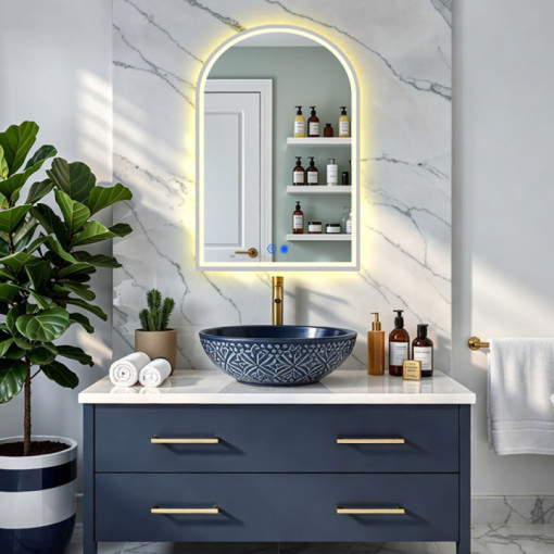 Unregelmäßiger LED-Leuchtspiegel - 60x90/70x100 cm in silbernem Aluminiumrahmen