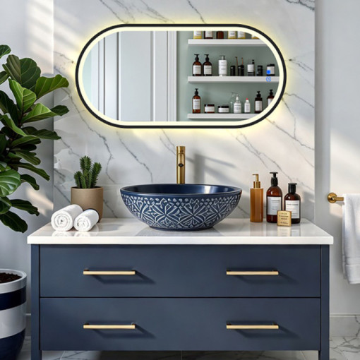 Ovaler Spiegel mit LED-Beleuchtung in schwarzem Aluminiumrahmen