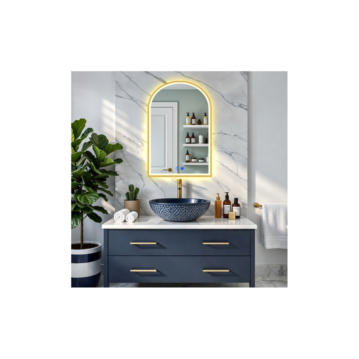 Unregelmäßiger LED-Spiegel – 60x90 cm in goldenem Aluminiumrahmen