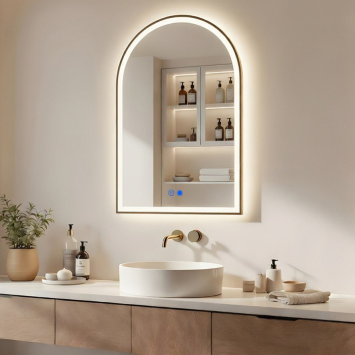 Unregelmäßiger LED-Spiegel – 70 x 100 cm in goldenem Aluminiumrahmen